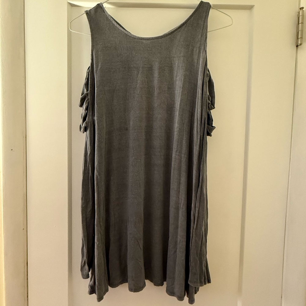 CY Gray Cold-Shoulder Tunic Top – Size L